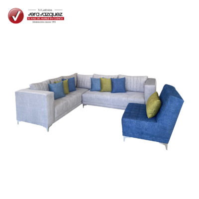 SALA SOFT EN L CON 6 COJINES GRANDES, 6 COJINES PEQUEÑOS, 1 COJÍN RECTANGULAR Y 1 POLTRONA