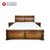 Cama clásica de 3 plazas. Incluye 2 veladores con 1 cajón y 1 puerta. Muebles Vera Vázquez