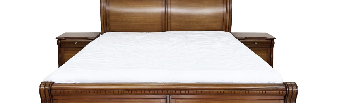 Cama clásica de 3 plazas. Incluye 2 veladores con 1 cajón y 1 puerta. Muebles Vera Vázquez