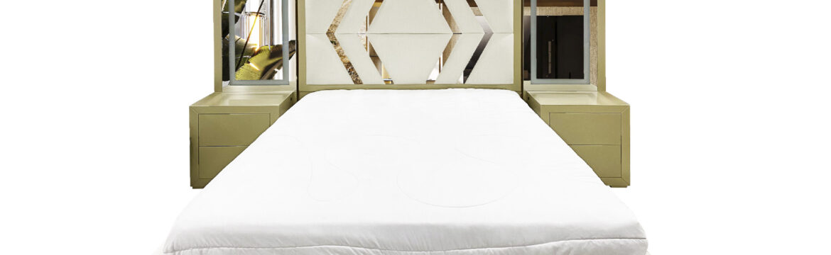 Cama moderna de 2 plazas con veladorres altos con espejos. Cabecera tapizada, diseño con espejos.