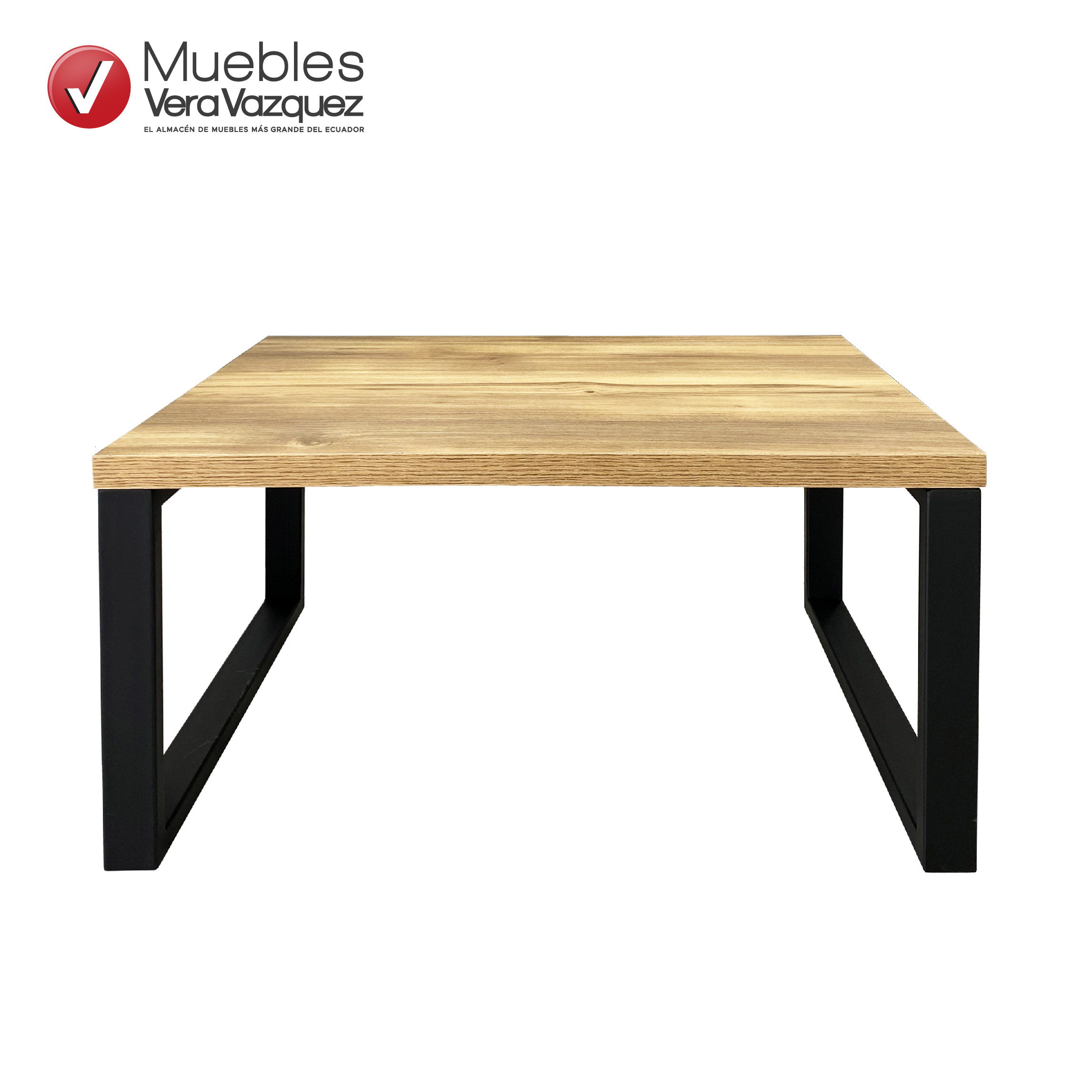Mesa de centro con estructura de metal color negro y tablero de madera teca, tono natural