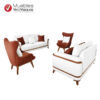 Sala Bruselas, TAPIZADA EN COLOR BLANCO Y LACRE Y MADERA EN COLOR MARRÓN. Incluye 1 triple, 1 doble, 2 poltronas y 7 cojines